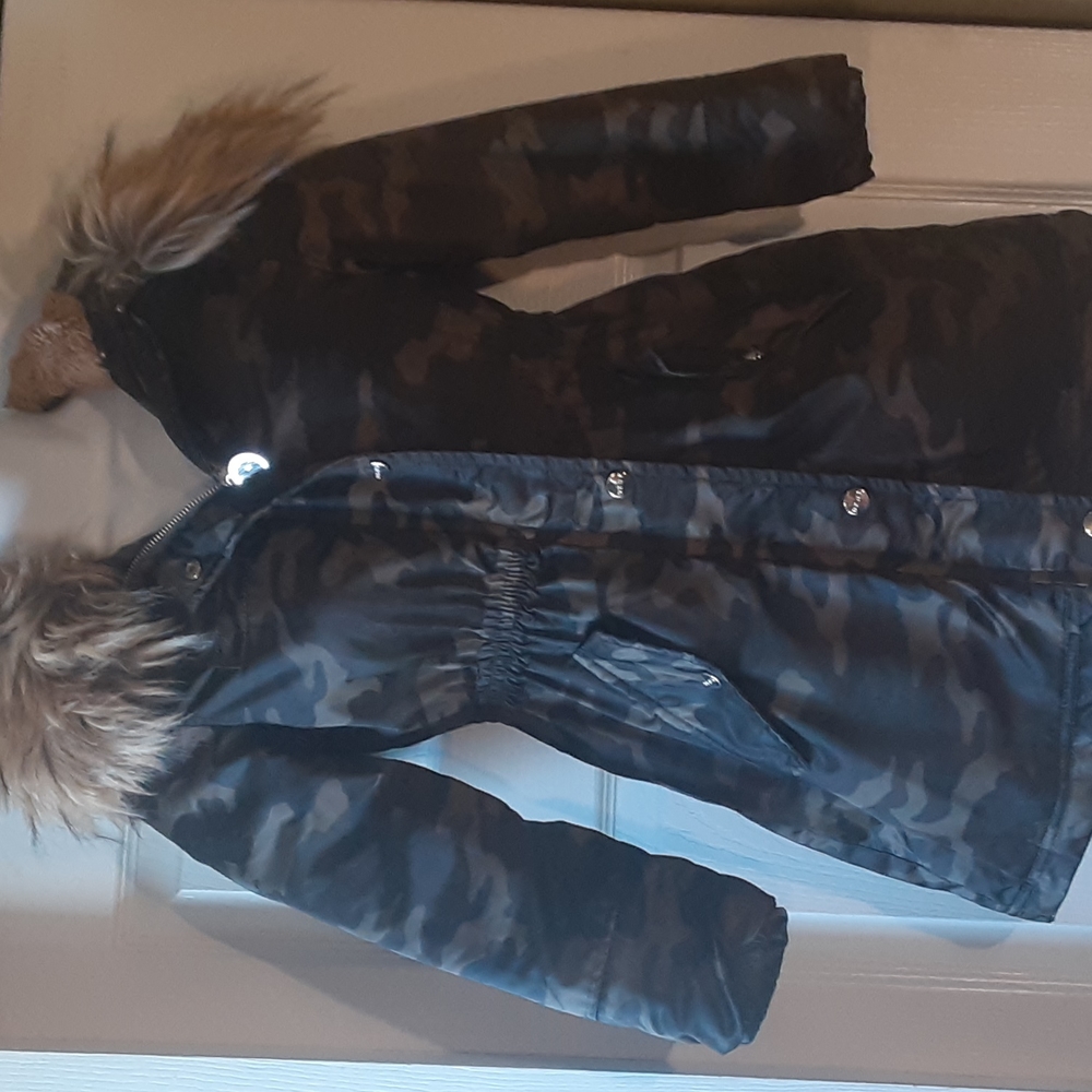 DKNY ARMY FATIGUE GIRLS COAT WITH HOOD. SMALL 7/8